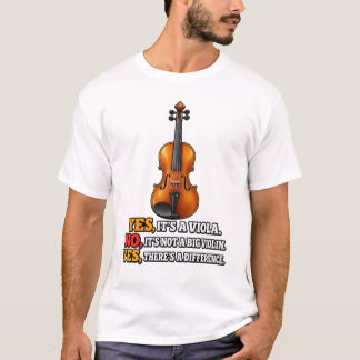 Yes it's a Viola. No, it's not a Violin. T-Shirt