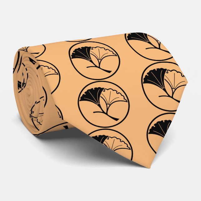 Yin and yang ginkgo leaves in threadlike ring tie (Rolled)