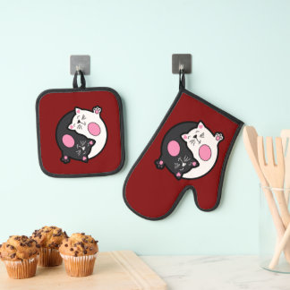 Yin Yang Sleeping Cats In Black And White  Oven Mitt & Pot Holder Set