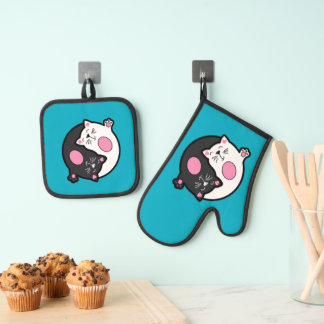 Yin Yang Sleeping Cats In Black And White  Oven Mitt & Pot Holder Set