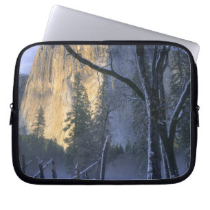 YOSEMITE NATIONAL PARK, CALIFORNIA. USA. Light Laptop Sleeve