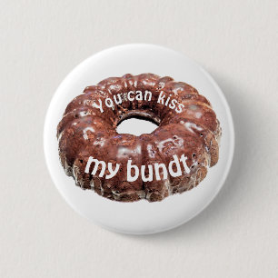 You can kiss my bundt funny cake 6 cm round badge