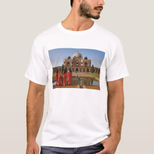 Young Indian ladies and Humayun's Tomb, Delhi, T-Shirt