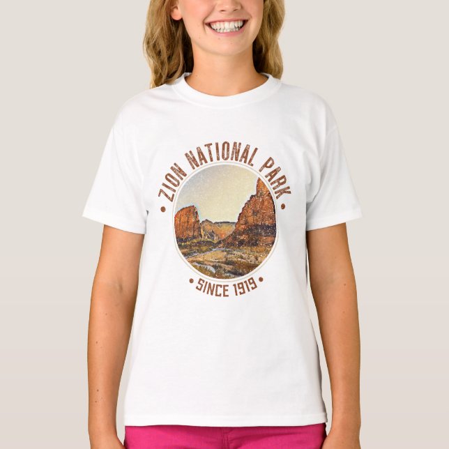 Zion National Park Utah USA Outdoors Distressed T-Shirt (Front)