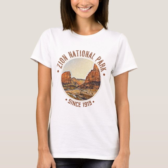 Zion National Park Utah USA Outdoors Distressed T-Shirt (Front)